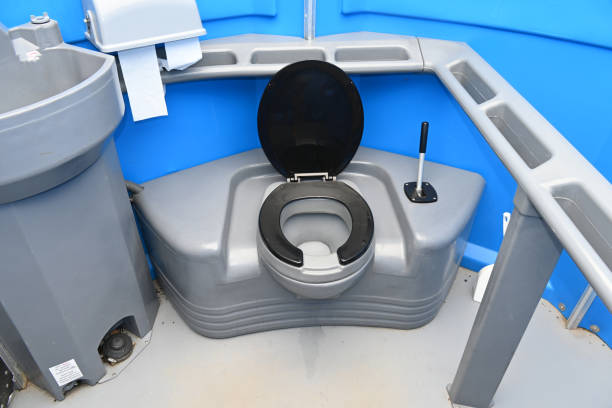 Portable Toilet Options We Offer in Peculiar, MO